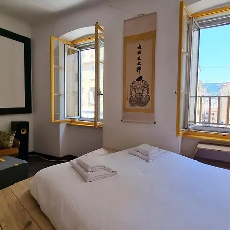 Handcrafted Design アパート トリエステ