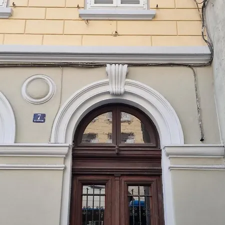 Handcrafted Design アパート